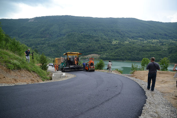Асфалт стиже и до каменог села
